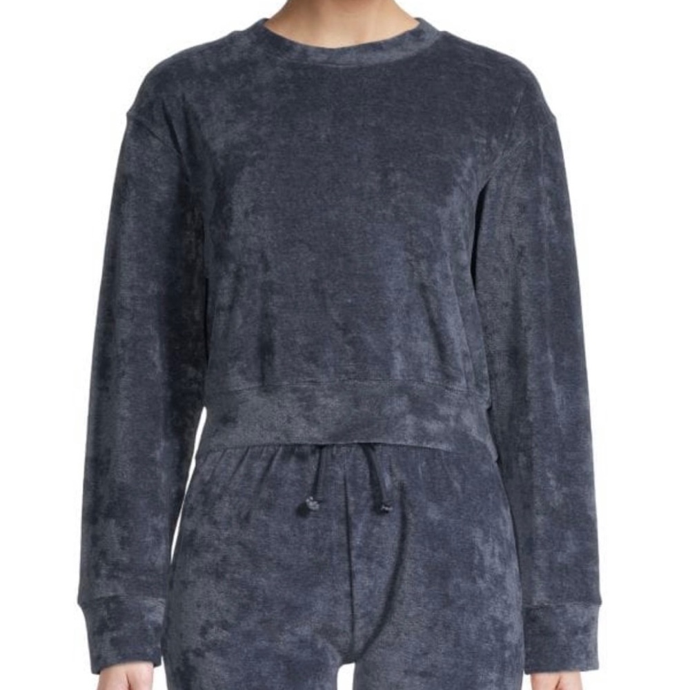 💥NWT💥 NOIZE Velour Long Sleeve Cropped
Sweatshirt  Size Large
